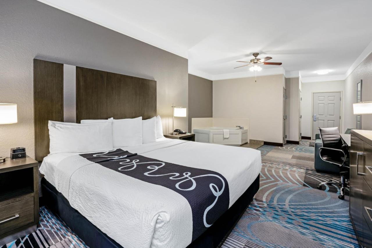 La Quinta By Wyndham Conroe Hotel Екстериор снимка