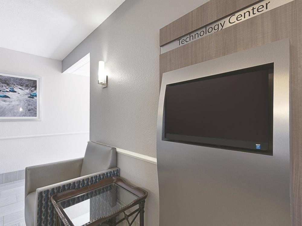 La Quinta By Wyndham Conroe Hotel Екстериор снимка