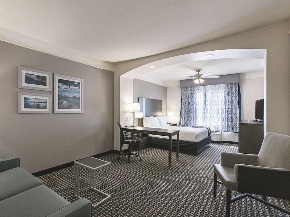 La Quinta By Wyndham Conroe Hotel Екстериор снимка