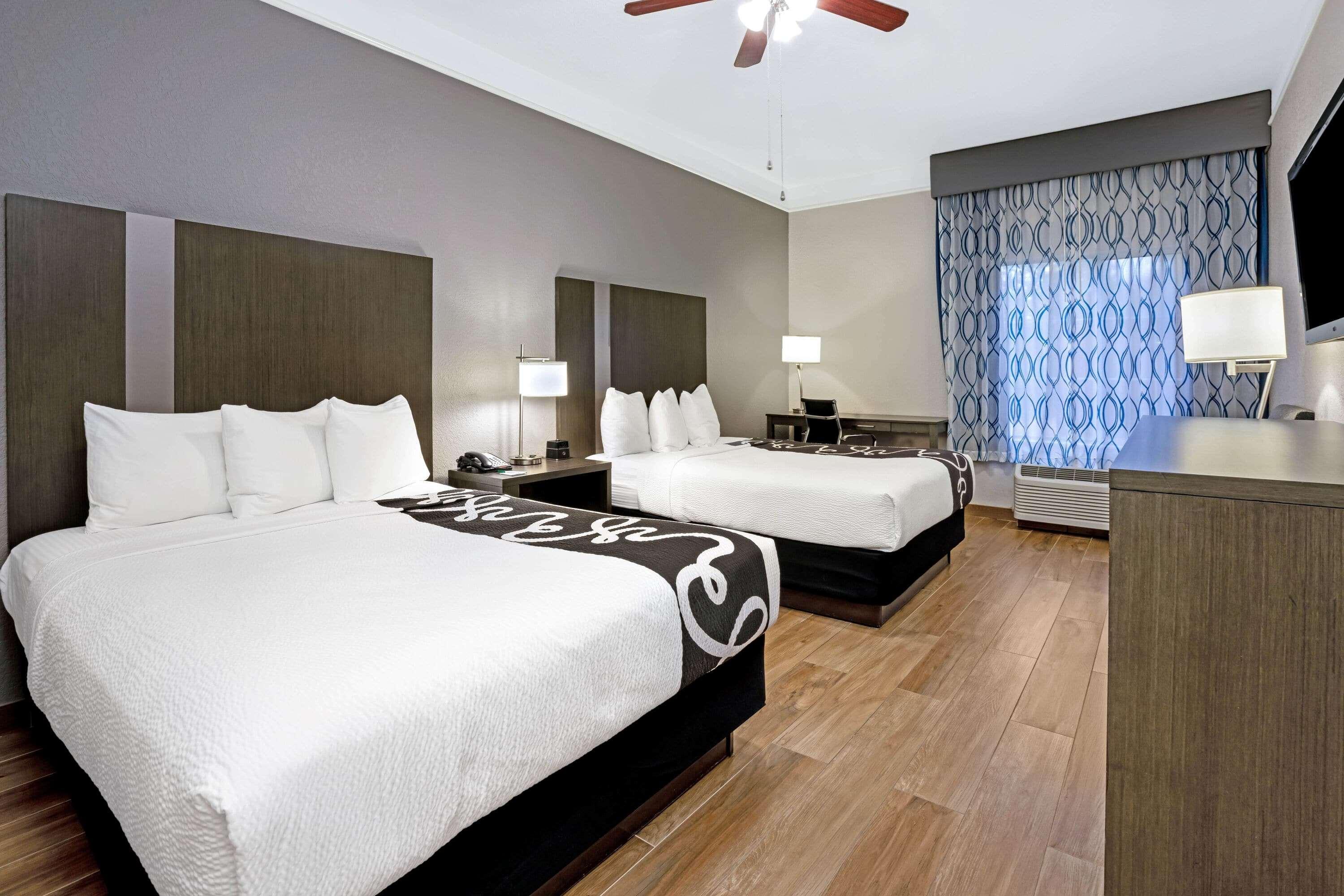 La Quinta By Wyndham Conroe Hotel Екстериор снимка