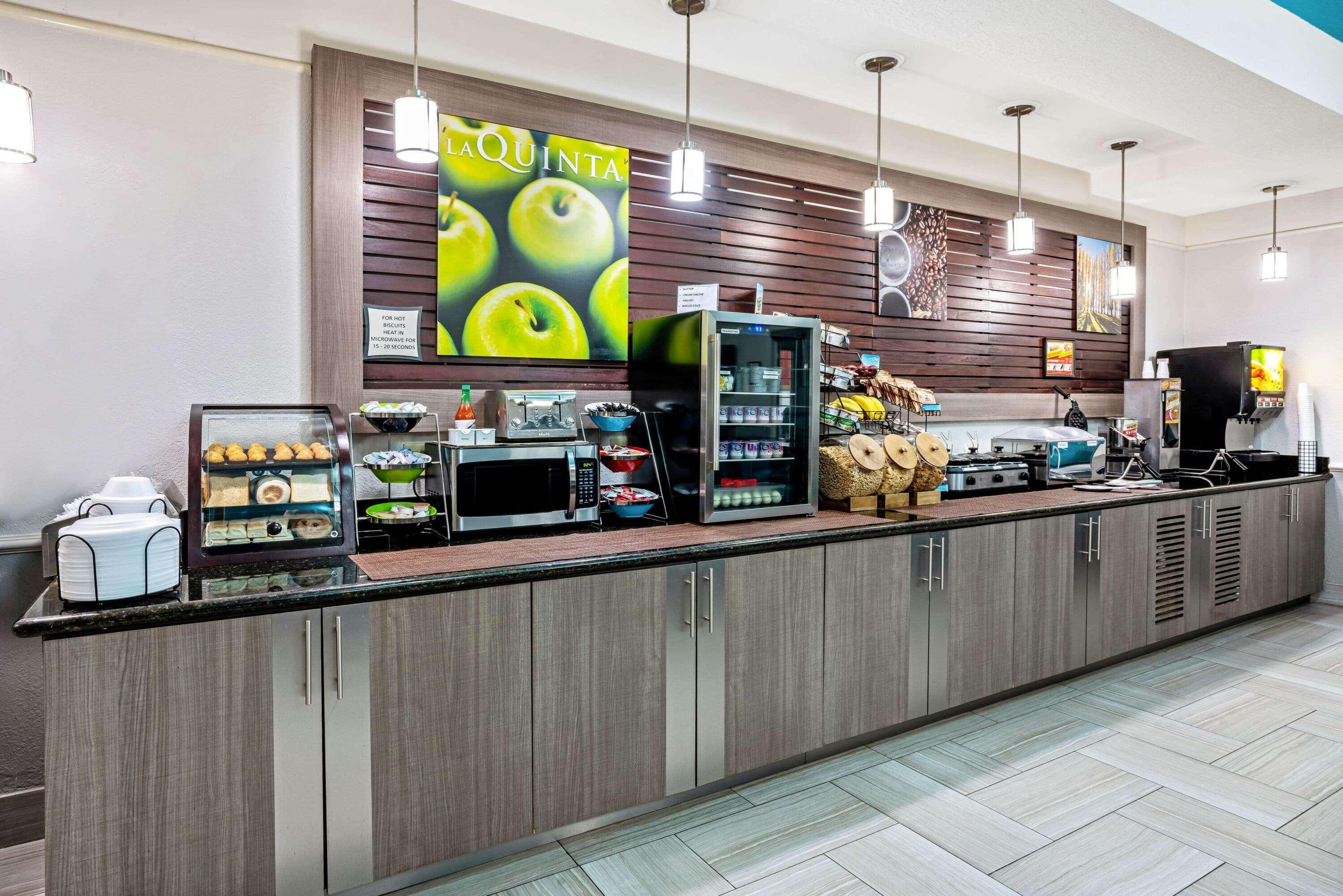 La Quinta By Wyndham Conroe Hotel Екстериор снимка
