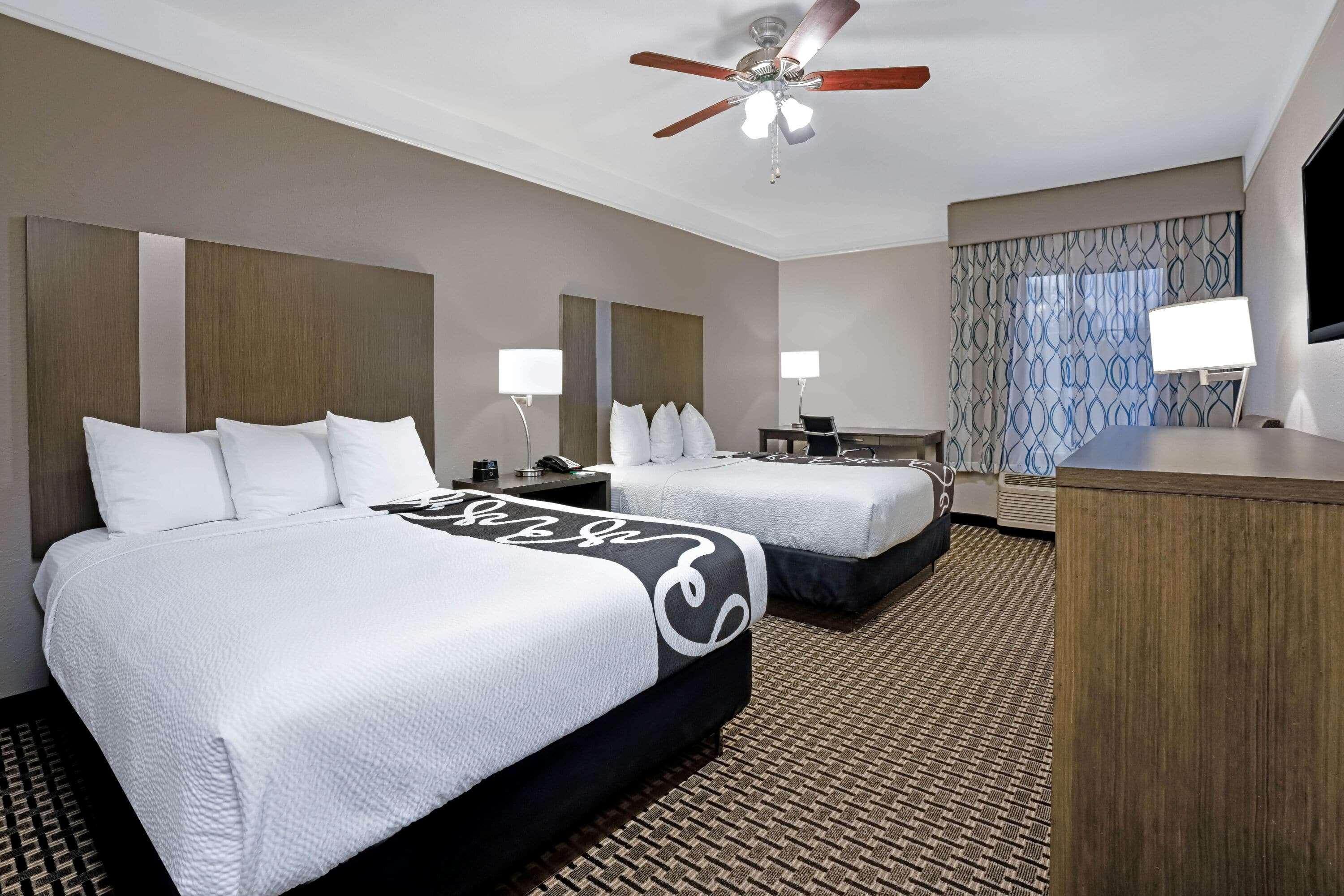 La Quinta By Wyndham Conroe Hotel Екстериор снимка
