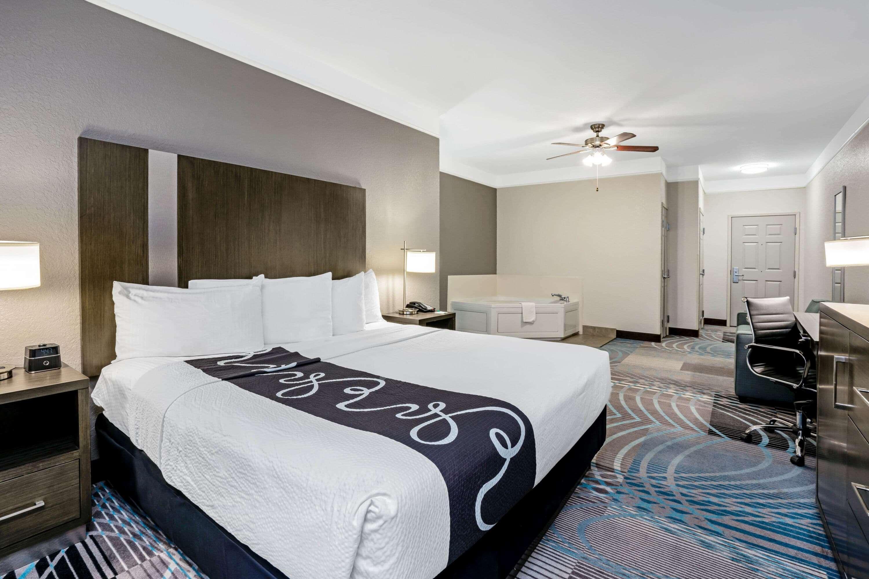 La Quinta By Wyndham Conroe Hotel Екстериор снимка
