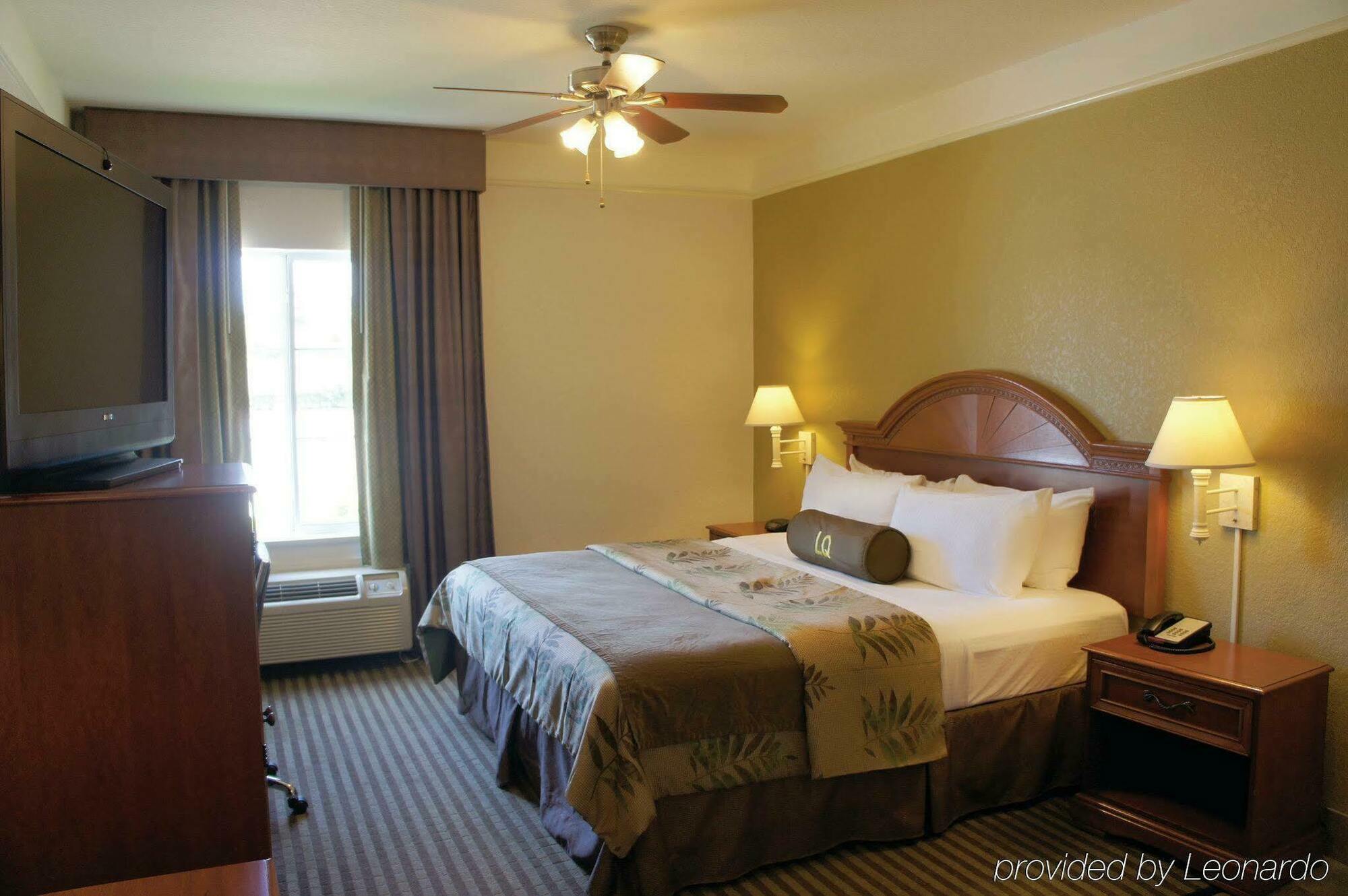 La Quinta By Wyndham Conroe Hotel Екстериор снимка
